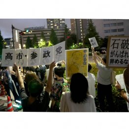 右派翼賛体制の恐れもあった(C)日刊ゲンダイ
