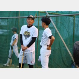 選手に声をかける前田さん(C)日刊ゲンダイ