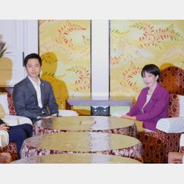 セレモニーにすぎない(高市早苗自民党総裁=右、吉村洋文日本維新の会代表)/(C)日刊ゲンダイ