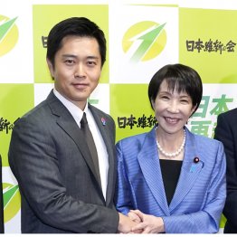 密室で急ごしらえ、束の間の蜜月…(C)共同通信社