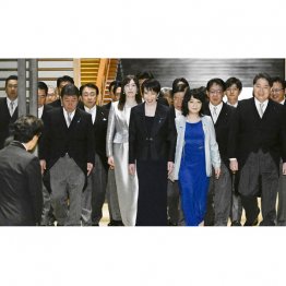 女性閣僚は2人だけ(C)共同通信社