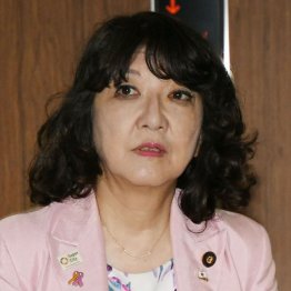 髪型は40年以上も変わらず（Ｃ）日刊ゲンダイ
