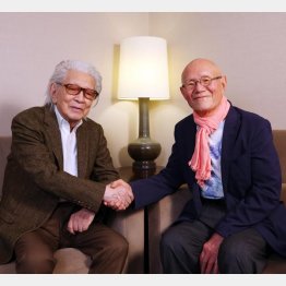 ちぱてつや氏（右）と五木寛之氏（Ｃ）日刊ゲンダイ