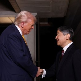 天皇陛下まで政治利用(C)ロイター=共同