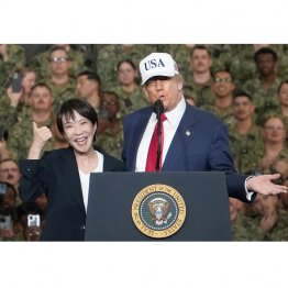 サムズアップの場合じゃない。事態は「不平等条約」／（代表撮影）