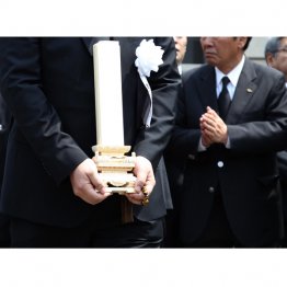 日本の慣例では、公共的で非営利なものとの認識だったが…（Ｃ）日刊ゲンダイ