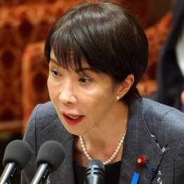 翻弄される脆弱さは石破以上…（Ｃ）日刊ゲンダイ