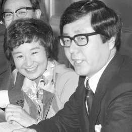1975年の紅白司会は山川静夫アナと佐良直美（Ｃ）共同通信社