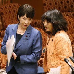 高市首相は上限超の1000万円寄付に宗教団体から4000万円の献金受領、片山財務相（右）は企業からのカネ集めパーティー開催（Ｃ）日刊ゲンダイ