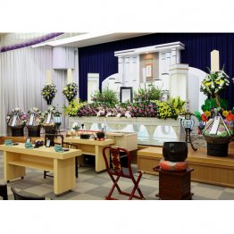 ネット社会になって、遺族は別の葬儀社に直接連絡するのだが…