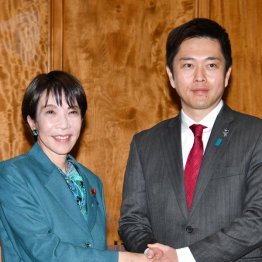 打算の握手（Ｃ）日刊ゲンダイ