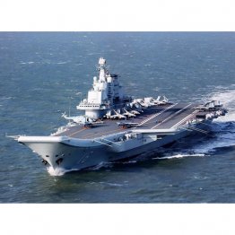 高市首相「台湾有事」発言を機に、中国、とりわけ軍は日本を「敵」と想定して動き始めた…（中国海軍空母「遼寧」）（Ｃ）ＣＮＳ＝共同