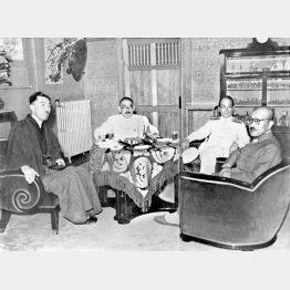 左から近衛文麿首相、外相候補の松岡洋右氏、留任予定の吉田善吾海相、陸相候補の東条英機中将（1940＝昭和15＝年7月19日、東京・荻窪の荻外荘）／（Ｃ）共同通信社
