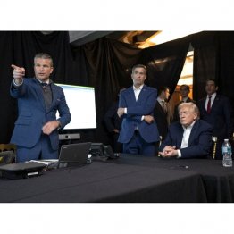 2022年2月、ロシアのプーチン大統領が主張したウクライナ侵攻「特殊軍事作戦」と何ら変わらない（「絶対的決意」作戦の生中継を見つめるトランプ米大統領）　（Ｃ）ロイター／@realDonaldTrump